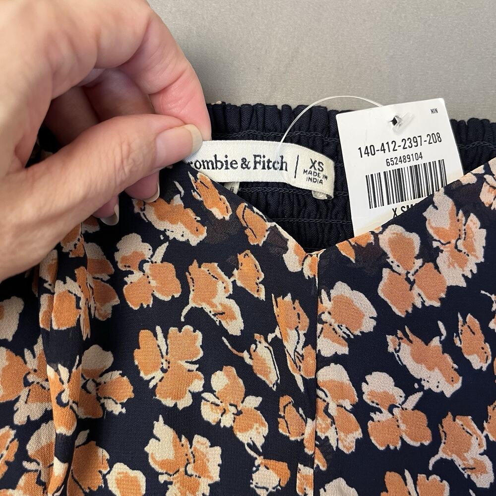 Abercrombie & Fitch XS Floral Sweetheart Puff Long Sleeve Smocked Cropped Top - Picture 4 of 7